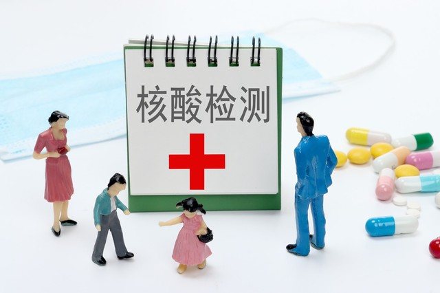 保险产品的风险管理策略应如何制定？