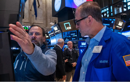 盘前:纳指期货涨0.58% 美国即将结束政府