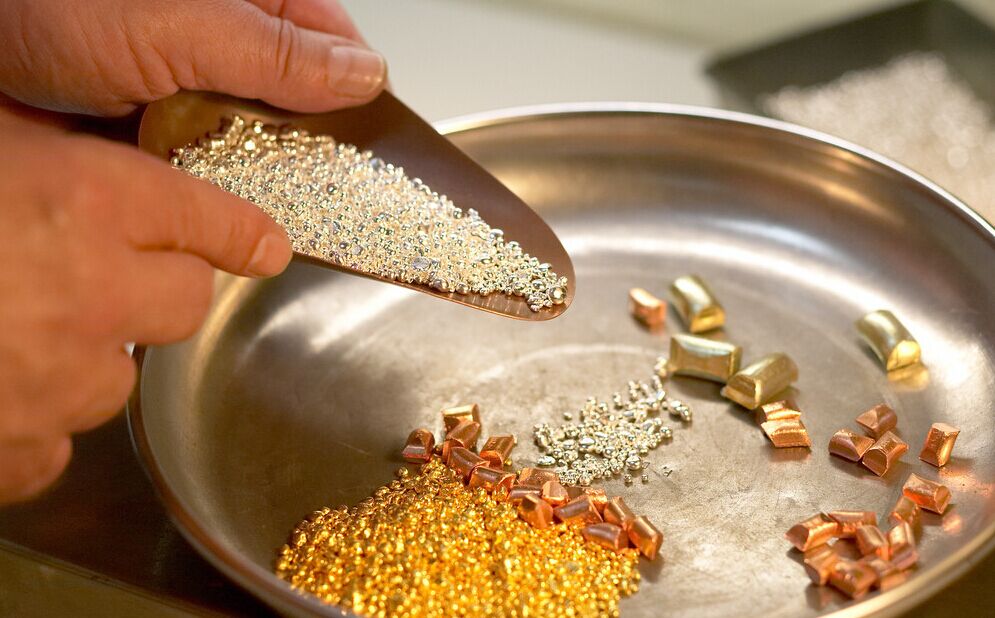 黄金回收价格为何比买入低？